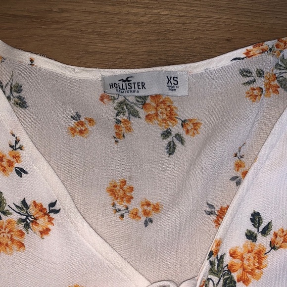 Hollister Floral Blouse - Picture 4 of 5
